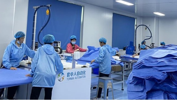 五一精品国产午夜肉伦伦影院自（zì）動噴膠機跟手術（shù）衣工廠（chǎng）更配